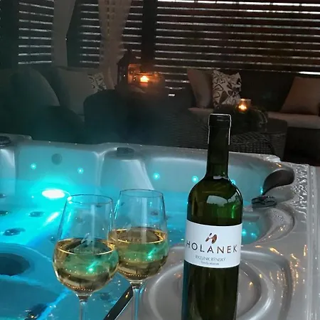 Orchardhouse Farmhouse, Wellness 빌라 *